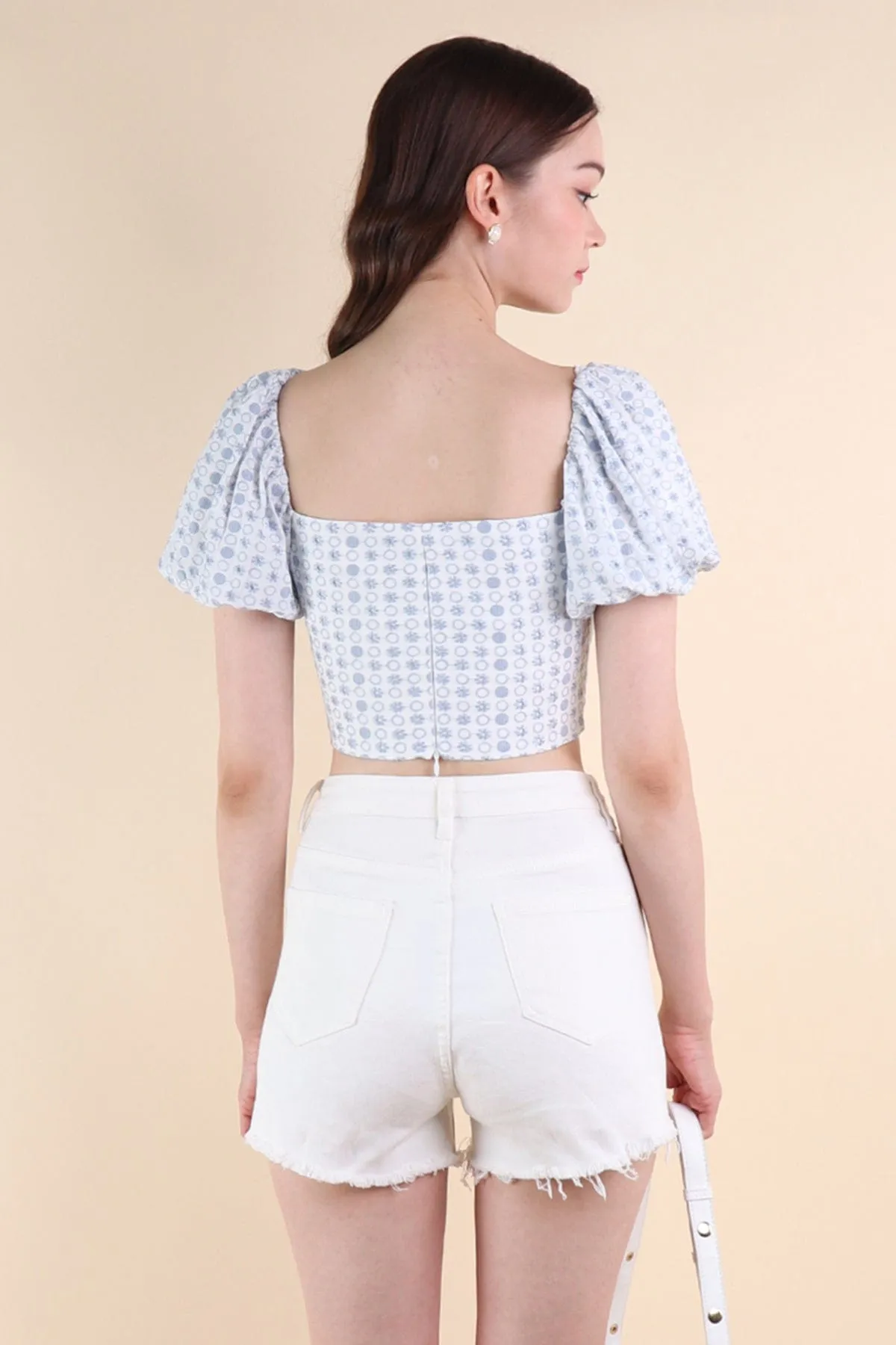 ELIA EYELET PUFF SLEEVE TOP IN BLUE