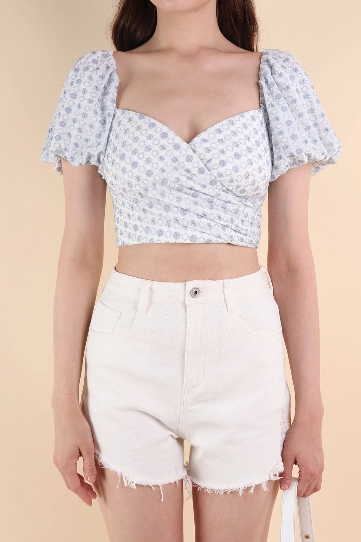 ELIA EYELET PUFF SLEEVE TOP IN BLUE