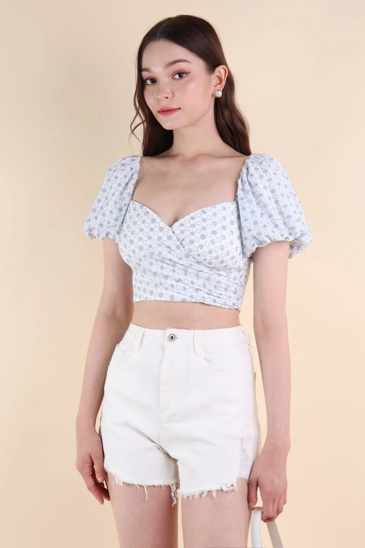 ELIA EYELET PUFF SLEEVE TOP IN BLUE