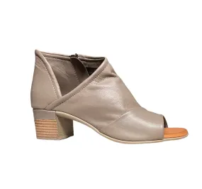 Gia-01 Taupe Leather